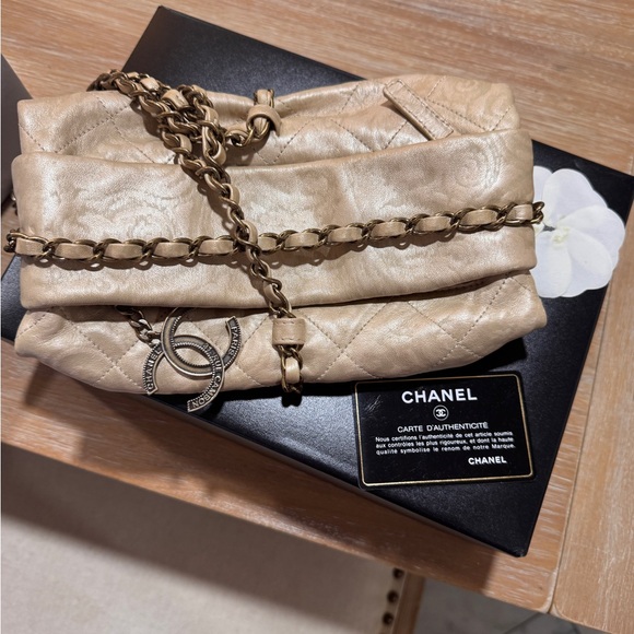 Chanel Metallic Gold Quilted Baluchon Clutch - Picture 3 of 3